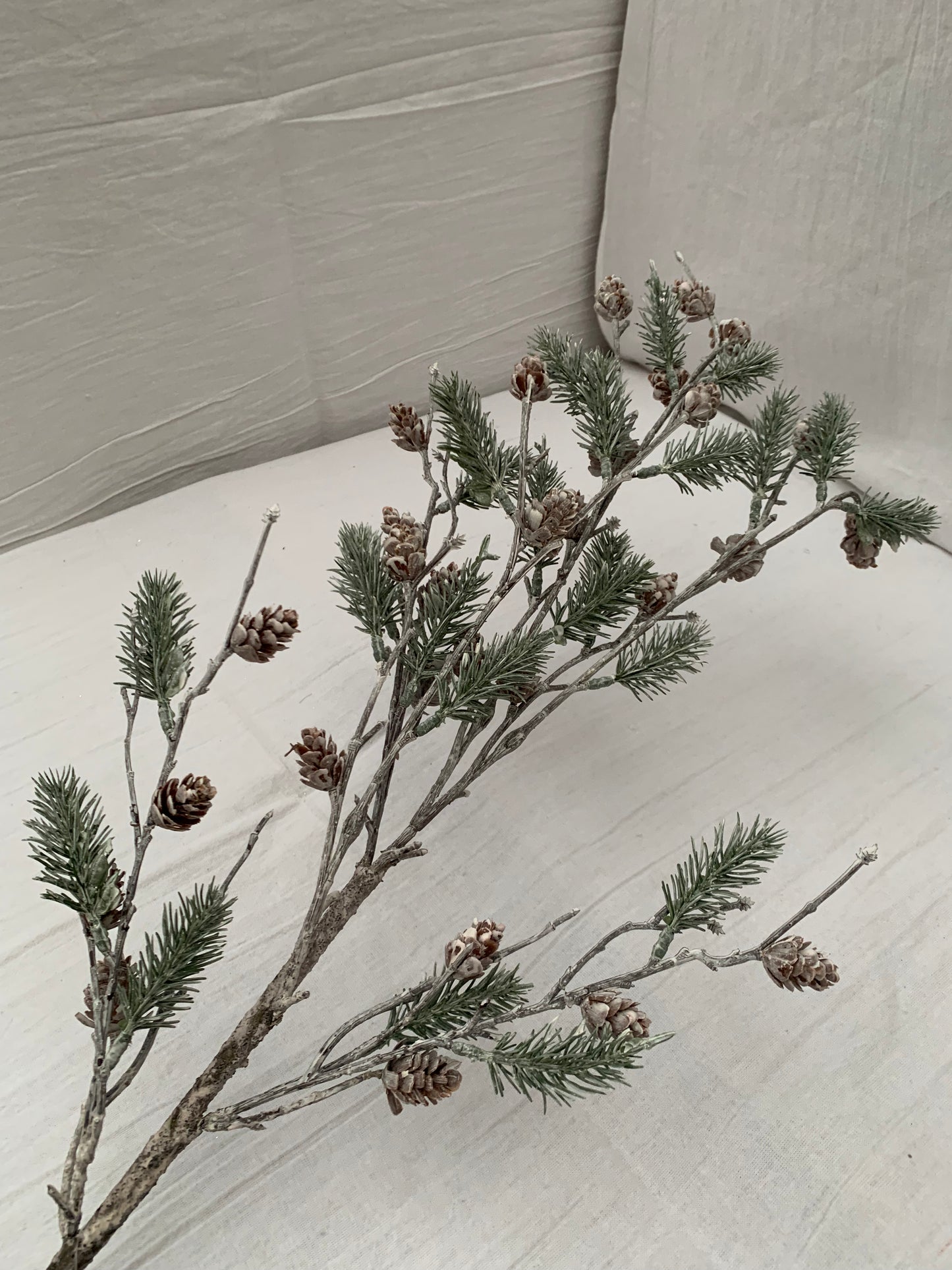 Frosted Pine w/Pinecone Spray